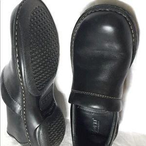 Born, black, size 7. Leather upper and linings.
